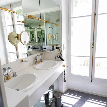 Guest house Les Frenes En Provence-chateau Zen