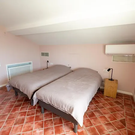 Les Frenes En Provence-chateau Zen Guest house