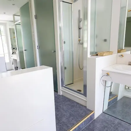 Les Frenes En Provence-chateau Zen Guest house Avignon